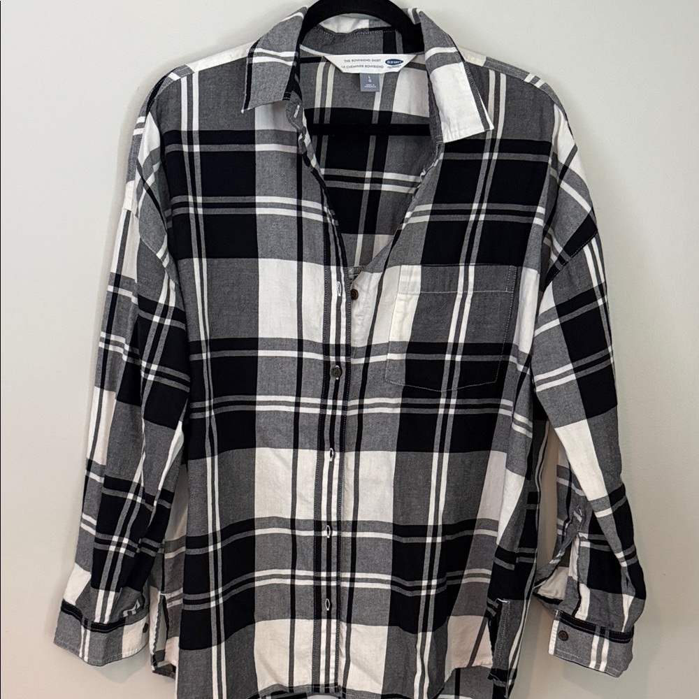 Old navy boyfriend shirt  Black and White Plaid women’s Shirt